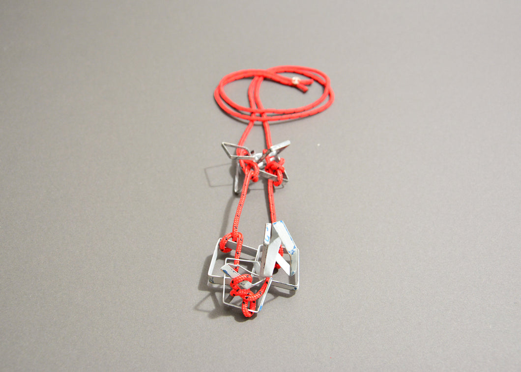 Estibador Necklace in White and Red
