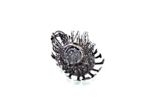 Load image into Gallery viewer, Flos Insectum Brooch 2
