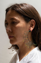 Load image into Gallery viewer, Container Odd Earrings Green I
